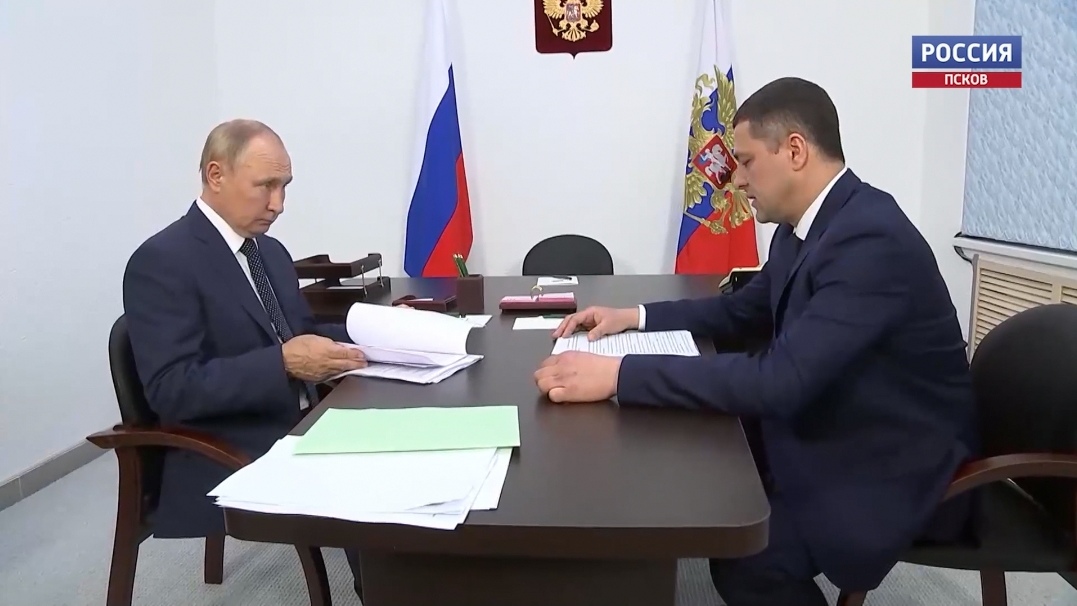 Владимир Путин провел рабочую встречу с Михаилом Ведерниковым