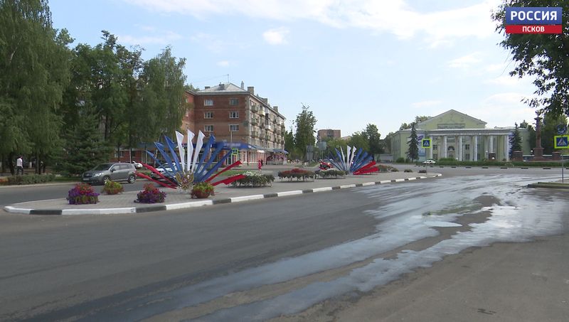 Из-за дорожных работ в Пскове временно закрыта для проезда площадь Победы