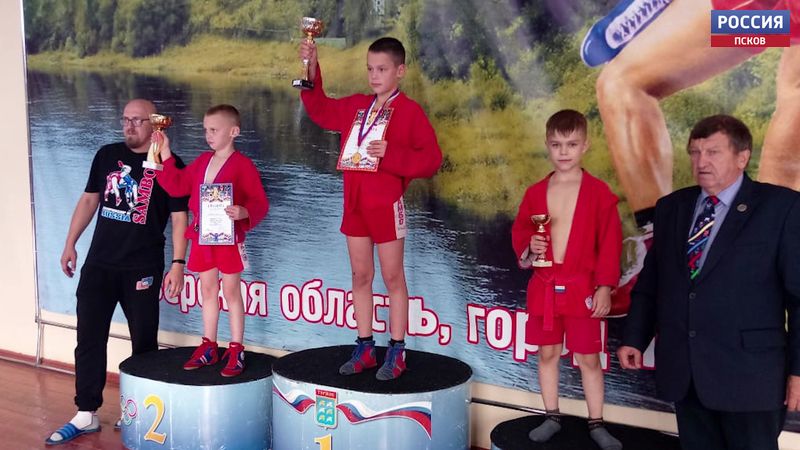 Самбисты Псковской области вернулись с победами с турнира в Торжке