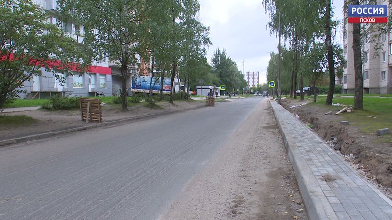 Новые парковки и пешеходные переходы. В Пскове полным ходом идет ремонт улиц Звездной и Новоселов