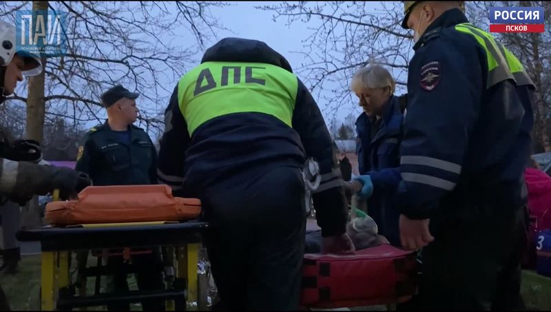 Мужчина и женщина пострадали из-за пожара в квартире Пскове 