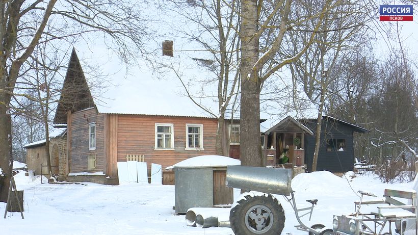 Буйством фантазии Борис Паутов из Печорского района превращает неприметные вещи в технические арт-объекты