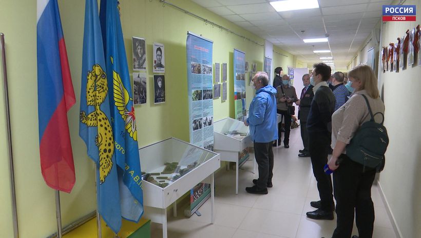 В Псковской научной библиотеке открылась выставка к 95-летию ДОСААФ