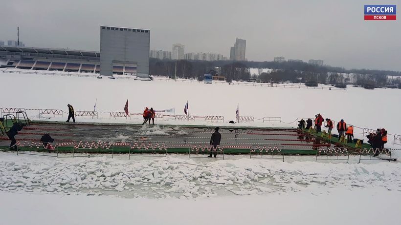 Псковичи Марк Мордовцев и Анастасия Романычева привезли медали с соревнований по зимнему плаванию