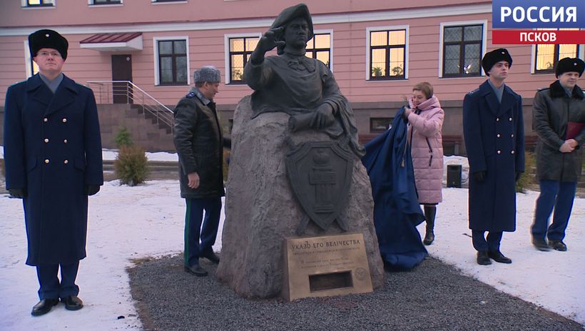 К подножию нового памятника Петру I заложили специальную капсулу с посланием к потомкам