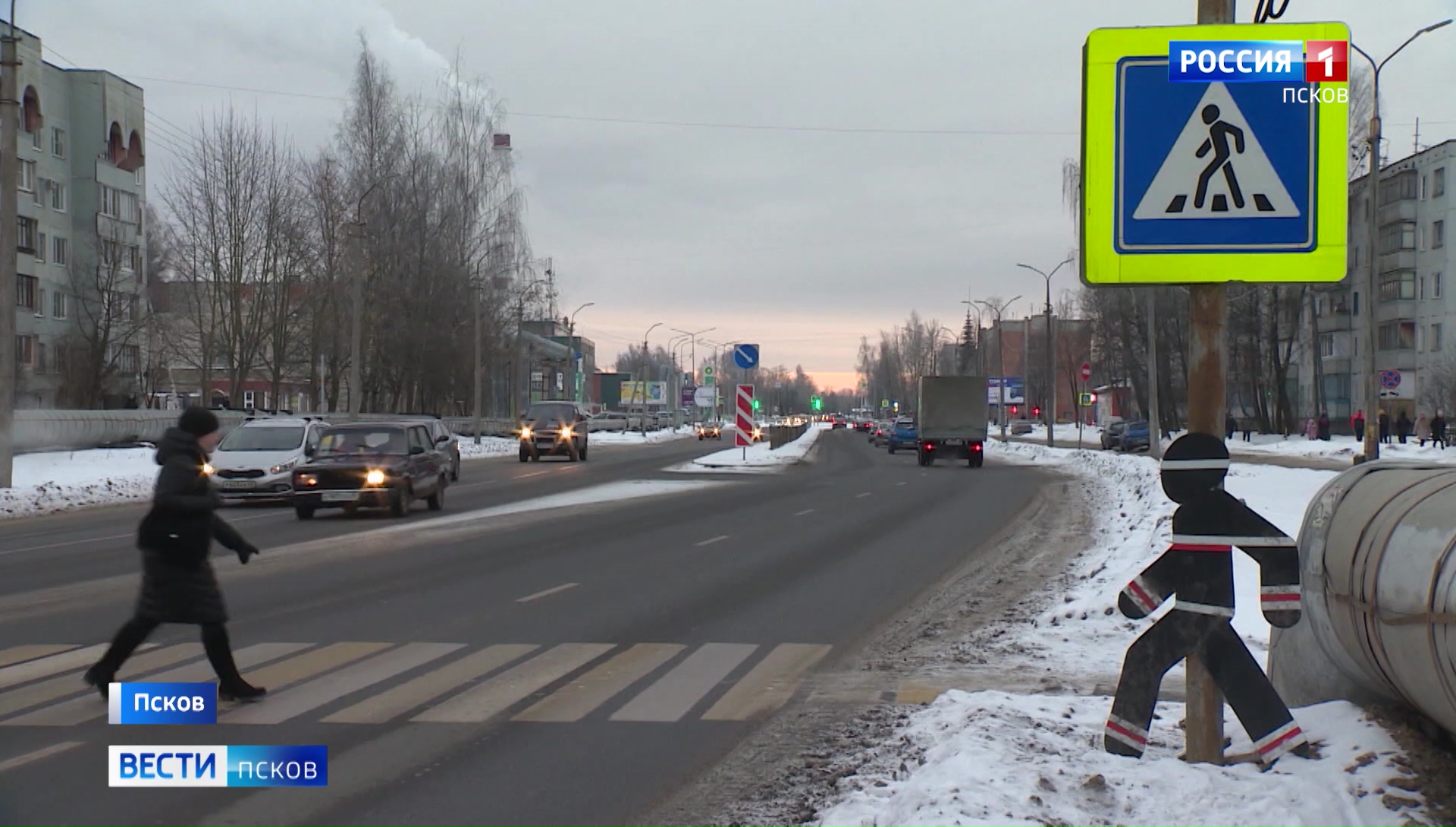 На пешеходных переходах по улице Инженерной в Пскове установили предупреждающую световую систему