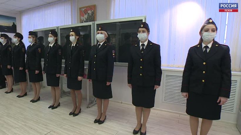 В канун Международного женского дня восемь девушек-полицейских принесли присягу