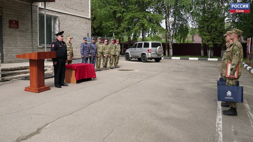 Псковских росгвардейцев, вернувшихся с Украины, поздравили с успешным выполнением боевых задач