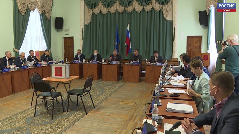 Депутаты Городской Думы одобрили изменения в Устав Пскова и обсудили бюджет города