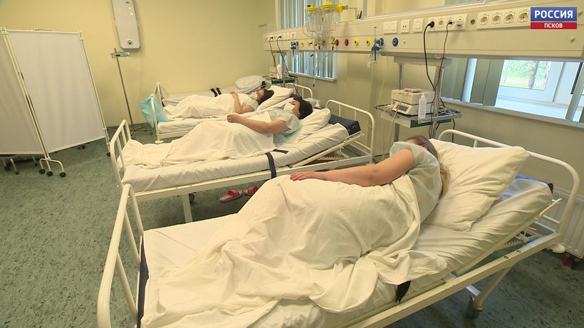 Студенты-медики изучают акушерство и гинекологию в Псковском перинатальном центре