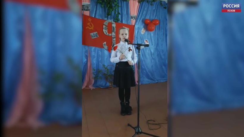 София Соловьева и Валерия Мурахтина в эфире «Вести-Псков» прочитали патриотические стихотворения