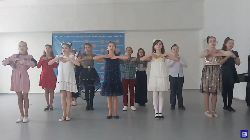 «Хоровой коллектив школьников» прислал песню «Я разобрал телевизор»