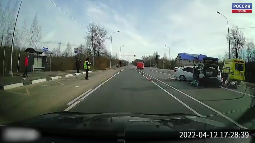 У деревни Исса в Пушкиногорском районе на 390-м км в ДТП погибли два человека