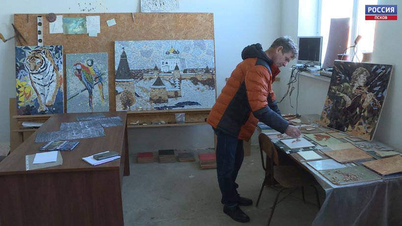 Житель Стругокрасненского района создает мозаичные картины. Какие сюжеты его вдохновляют?