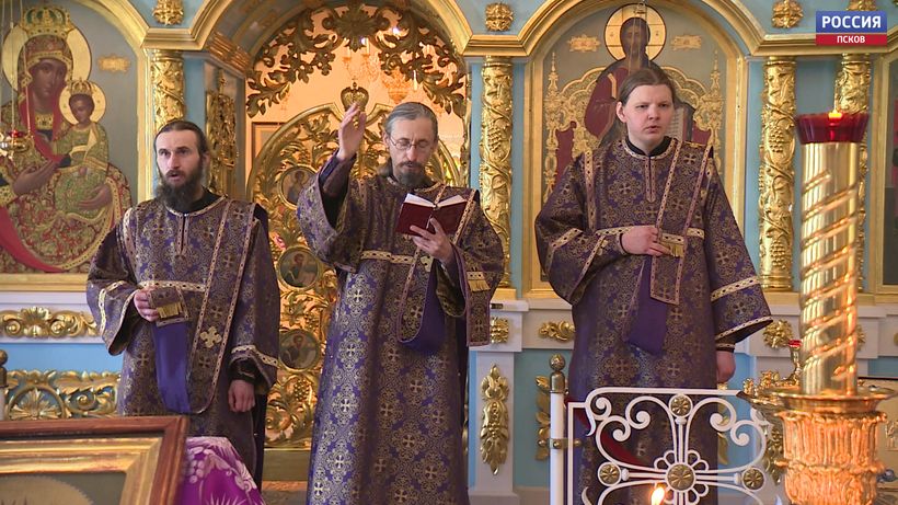Сегодняшнюю Страстную пятницу христиане посвящают молитвам и помощи близким