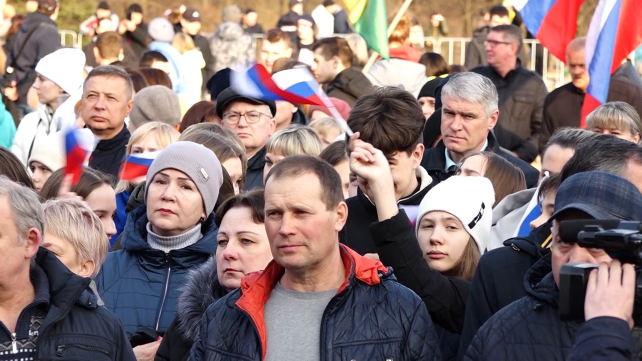 В Великих Луках прошел концерт в честь Дня независимости ДНР и в поддержку российских военных 