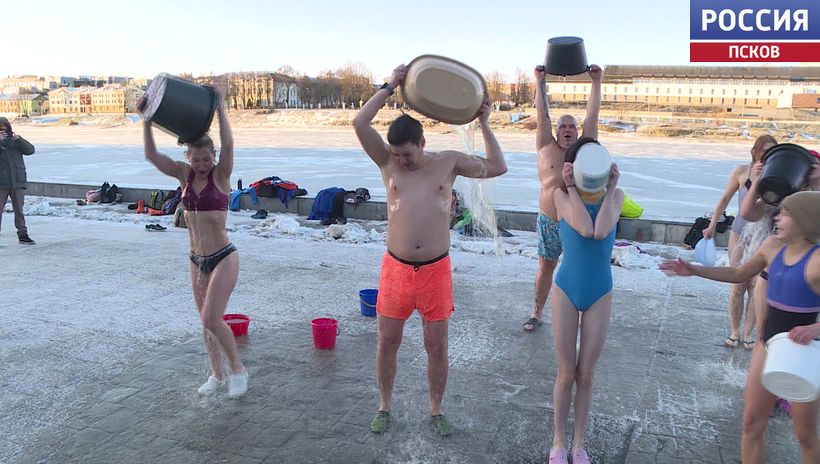 Пробежка и обливание ледяной водой. Псковичи присоединились к акции 