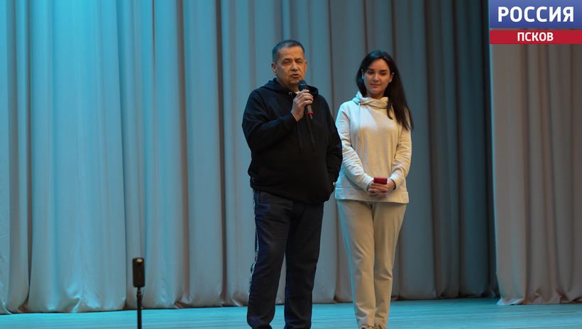 Николай Расторгуев встретился с псковскими десантниками в культурно-досуговом центре в Черехе