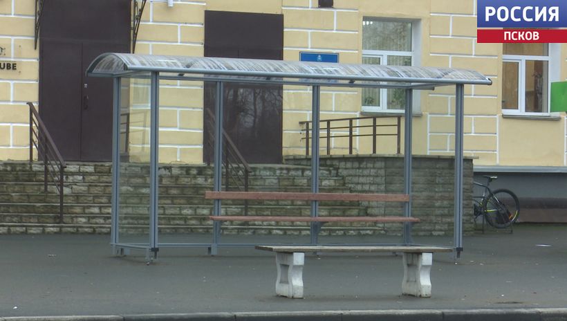 Новые автопавильоны появились в Пскове на остановках автобусов