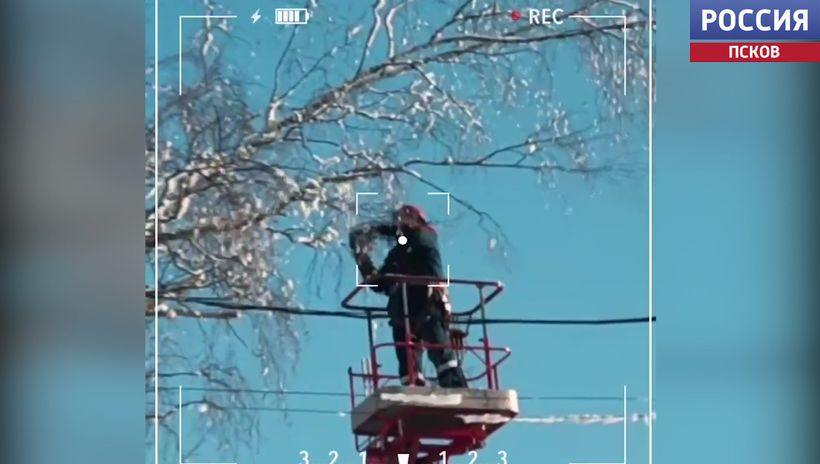 Псковские энергетики работают в особом режиме после непогоды, которая обрушилась на область в минувшие выходные