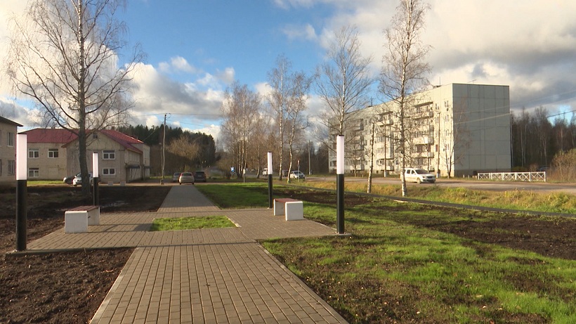 В Плюссе на улице Ленина завершена первая очередь благоустройства