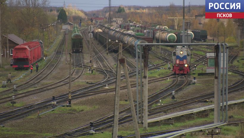 Предмет, напоминающий взрывное устройство, обнаружили в поезде, который следовал из Псковской области