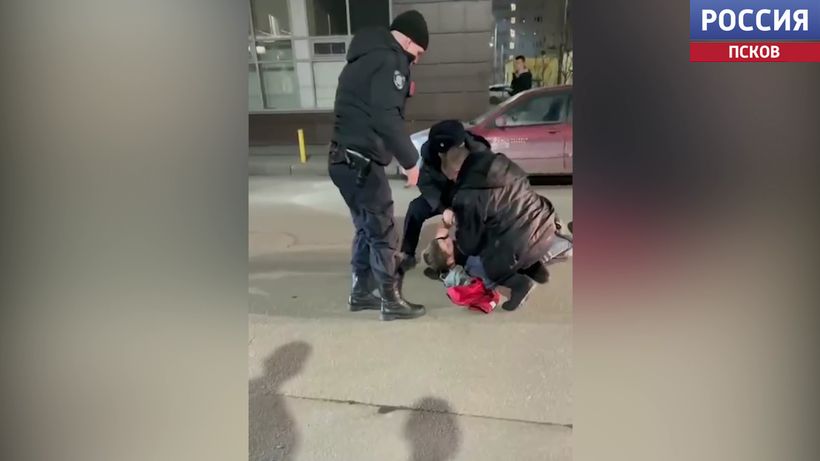 Обругал матом и ударил. В Мытищах пьяный пскович напал на женщин-волонтеров 