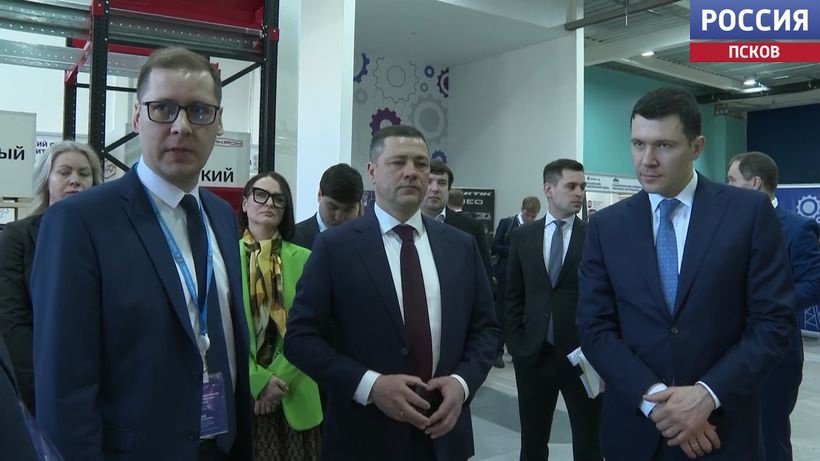 Антон Алиханов посетил выставку промышленности в Пскове