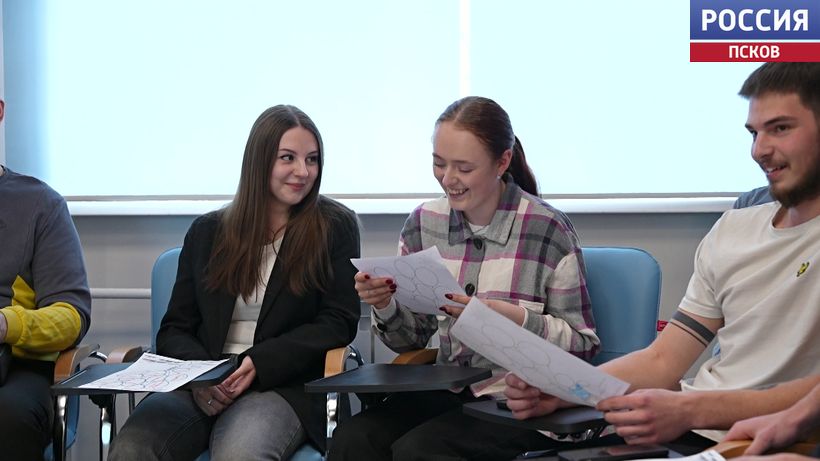 Место, где помогут найти работу и построить карьеру. В Великих Луках открылся молодежный клуб 