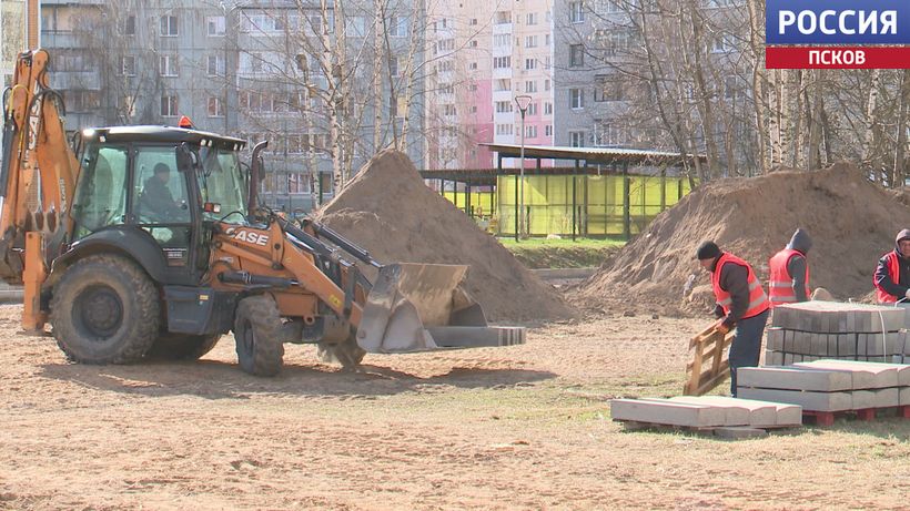 Бывший пустырь преображается. На Запсковье началось благоустройство территории между домами на улицах Звездной и Юности