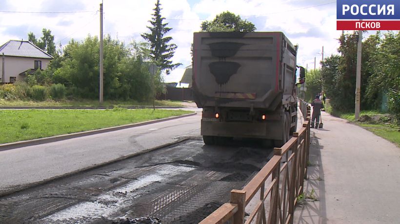 Псков преображается. На дорогах кипит работа