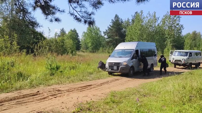 Обучают молодых бойцов. Росгвардейцы отработали задержание преступников, передвигающихся на автомобиле