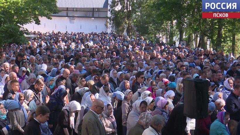 В Псково-Печерском монастыре сегодня отмечают престольный праздник
