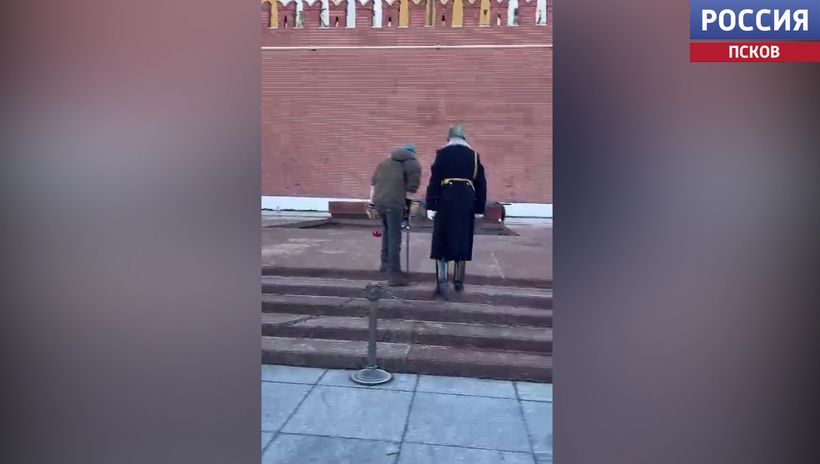 Псковский десантник Евгений Гордыханов отдал дань памяти защитникам Родины у стен Московского Кремля