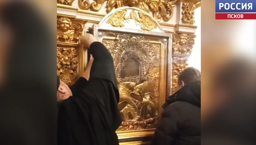 В Псково-Печерский монастырь вернулась икона Божией Матери 