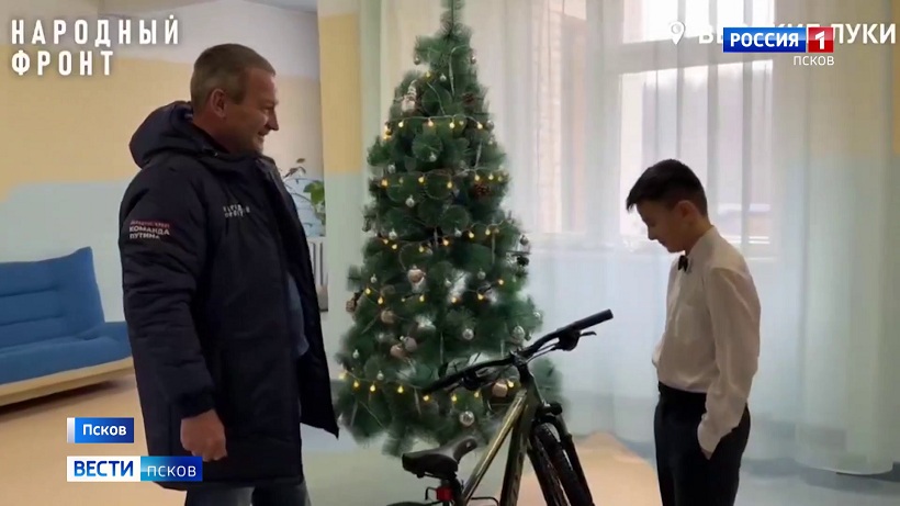 "Народный фронт" исполнил новогоднюю мечту 10-летнего великолучанина