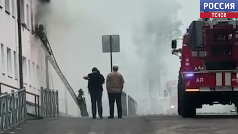 В Великих Луках произошел пожар в многоквартирном доме