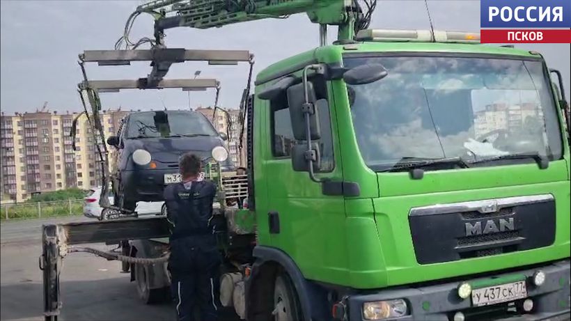 В Пскове арестованы три автомобиля должников в ходе совместного рейда приставов и ГИБДД