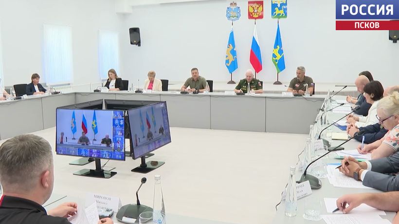 Михаил Ведерников поручил усилить поддержку ветеранов СВО и их семей в Псковской области