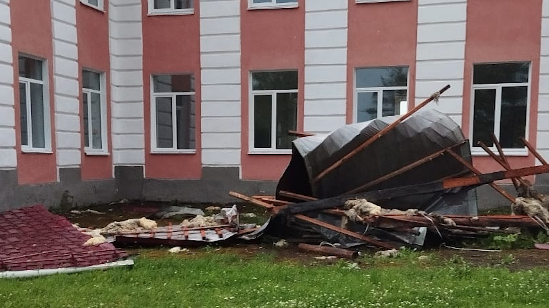 Непогода отступила, проблемы остались: в Псковской области ликвидируют последствия разгула стихии