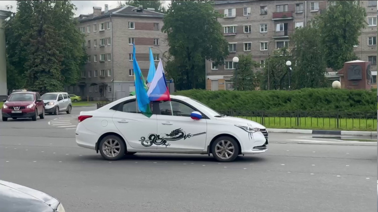Автопробег в честь Дня России прошел сегодня в Пскове