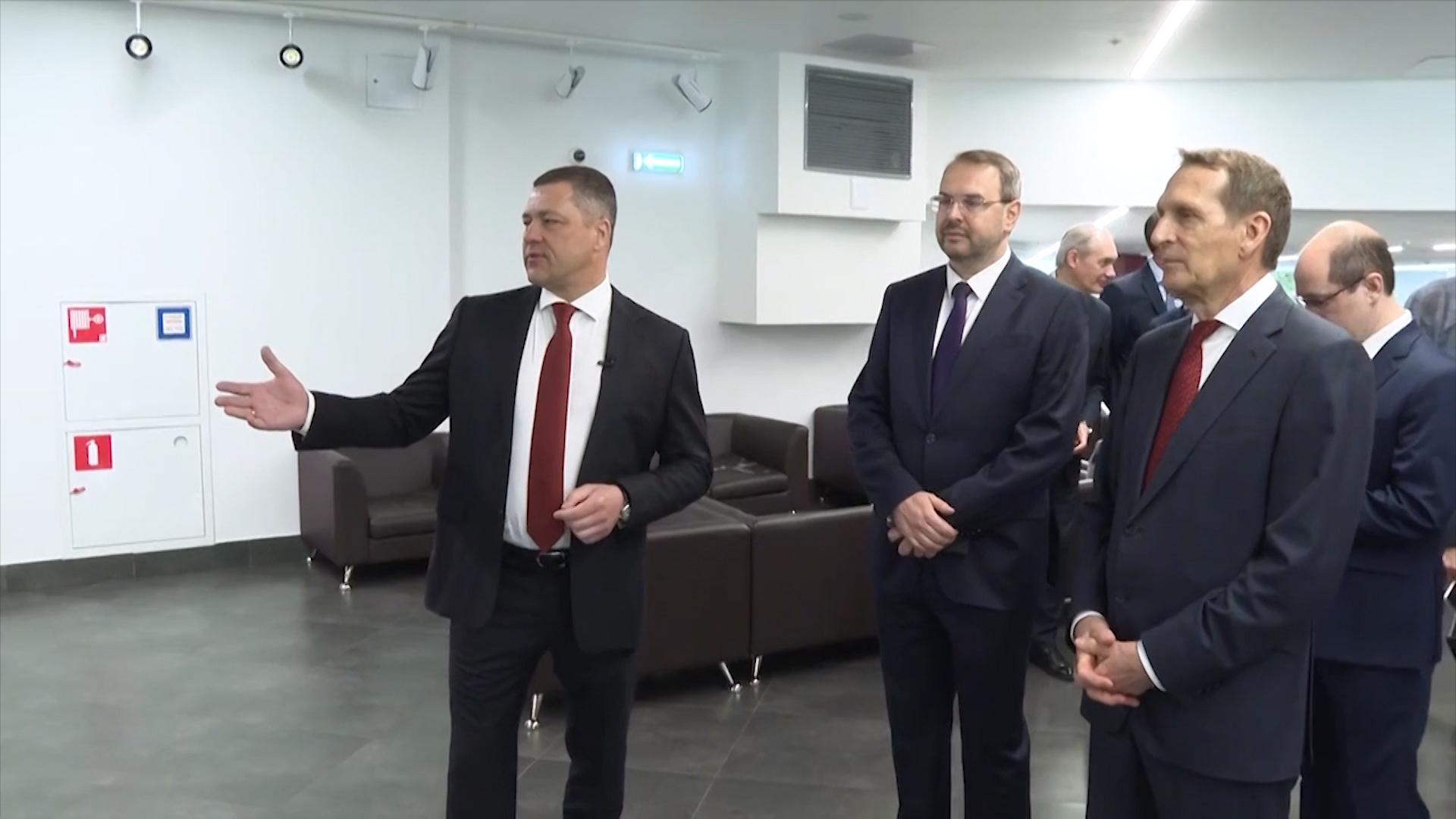 Губернатор Михаил Ведерников провел сегодня в Москве экскурсию директору службы внешней разведки Сергею Нарышкину