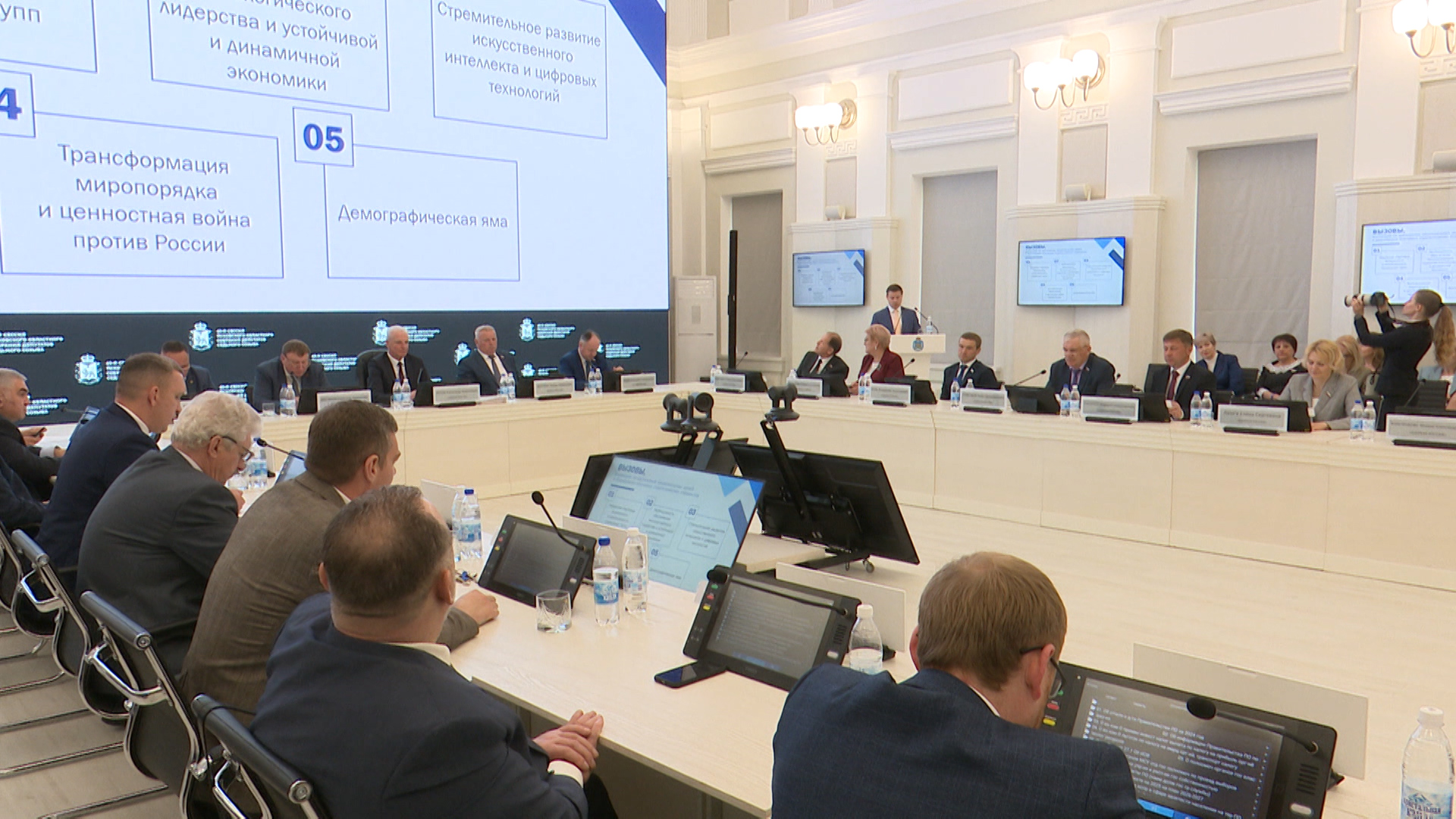 Проблемы образования обсудили сегодня на парламентском часе депутаты областного Собрания