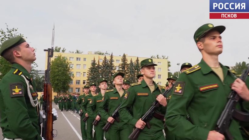 Псковичи могут поступить в военные вузы: документы принимают до 1 августа