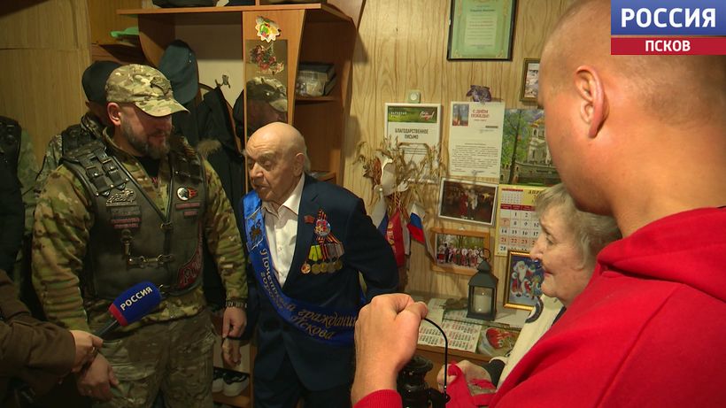 Участника Великой Отечественной войны Геннадия Василюка поздравили с Днем Победы