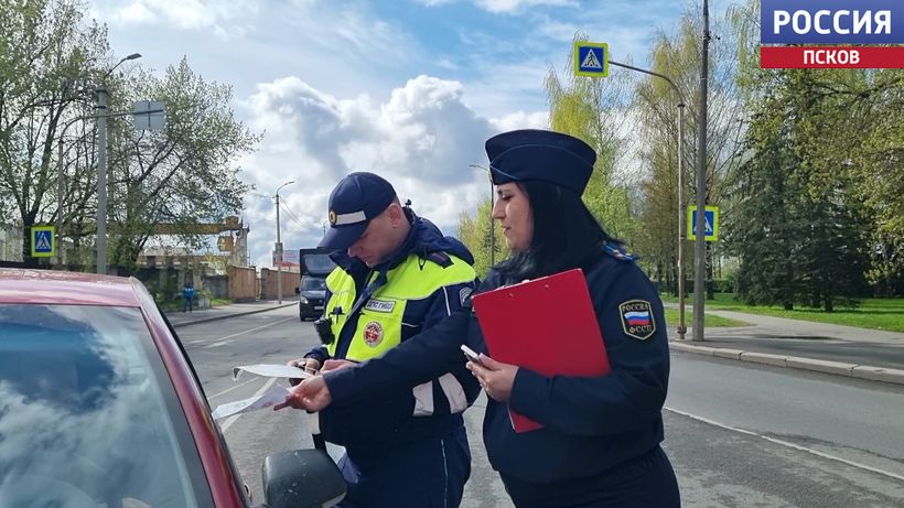 Судебные приставы и сотрудники Госавтоинспекции провели совместный рейд на дорогах Пскова