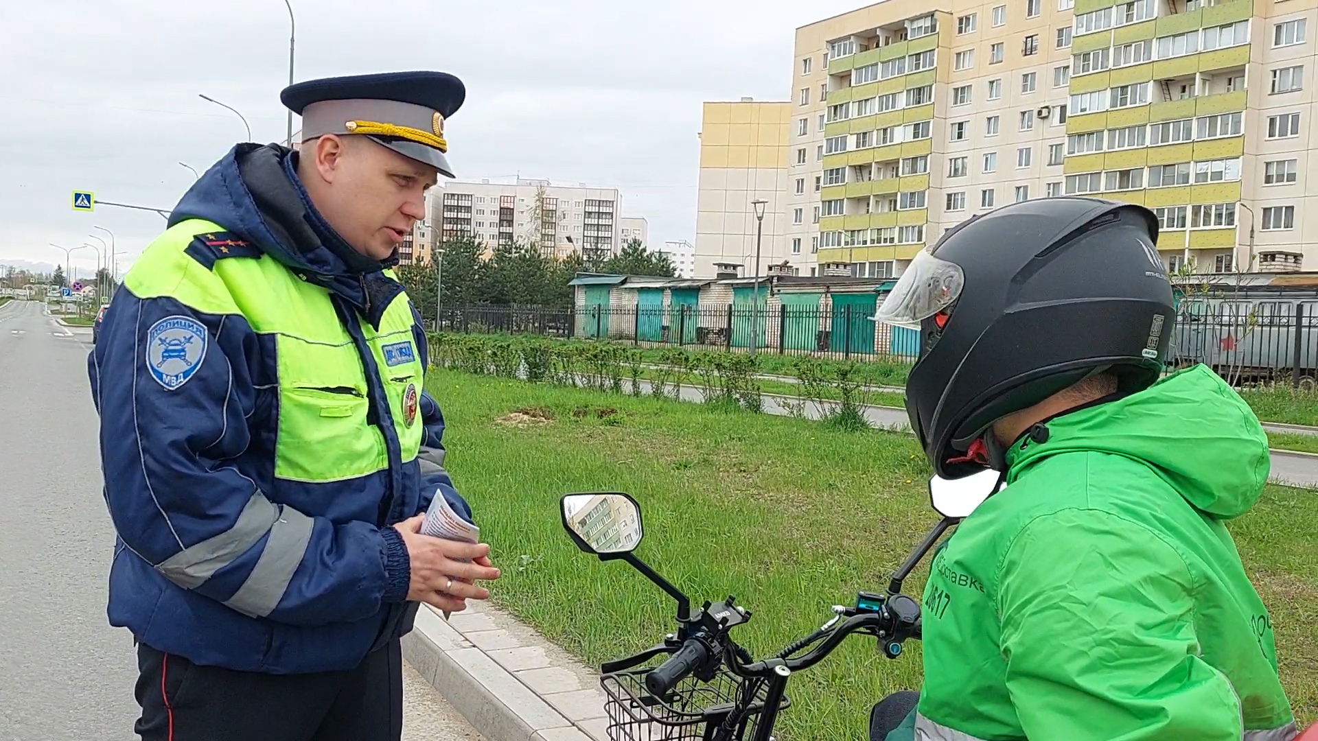 Удобство и скорость не в ущерб безопасности. Псковским самокатчикам напомнили о правилах движения