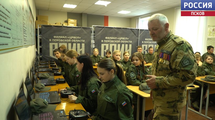 Найти себя и поделиться знаниями. Кто и чему учит будущих защитников и патриотов в центре 