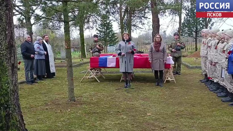 Сегодня в Новоржеве перезахоронили останки 43 красноармейцев. Новости Пскова и Псковской области. Вести-Псков В Новоржеве перезахоронили останки 43 красноармейцев