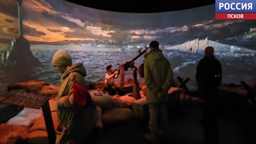 Юнармейцы военно-патриотического клуба из Опочки "Беркут" в составе делегации школьников Псковской области побывали в парке "Патриот" в Москве. Новости Пскова и Псковской области. Вести-Псков Опочецкие юнармейцы "Беркута" прикоснулись к истории в парке "Патриот"